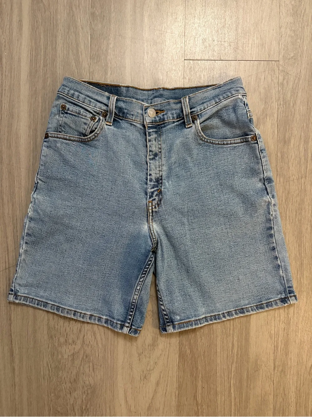 Vintage Levi’s Bermuda High Rise Jean Shorts Classic Y2K Retro Women’s Size 6